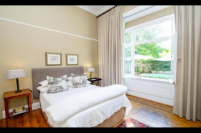 Room in BB - Luxurious Room with Breakfast in lovely Guesthouse in Pretoria